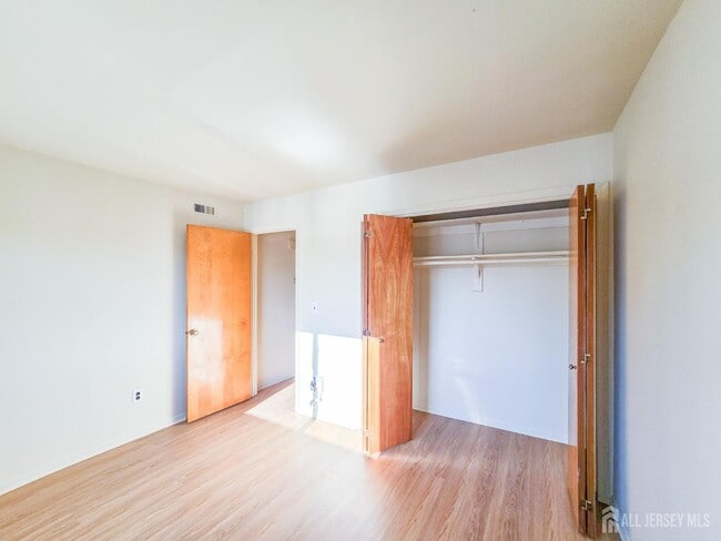 Building Photo - 1302 Bradley Ct