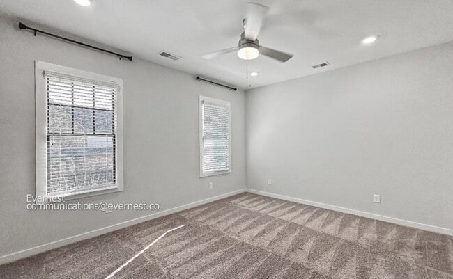 Building Photo - 1022 Windsor Dr