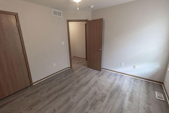 Building Photo - 2117 N Ballenger Ln