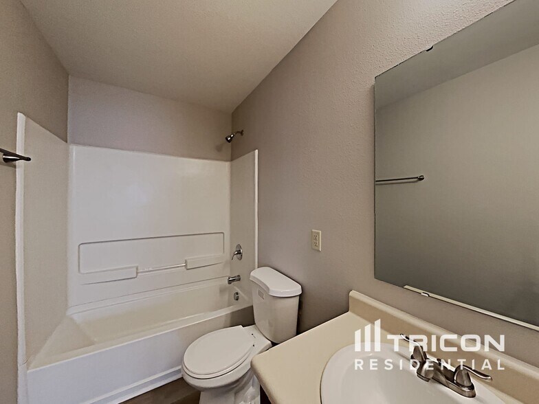 Building Photo - 7838 Rose Ln
