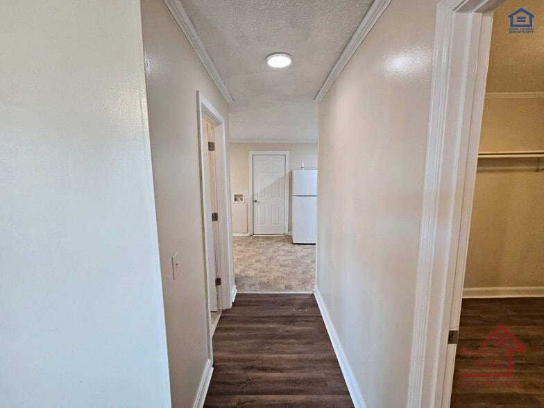 Building Photo - 1502 N Dixie Ave