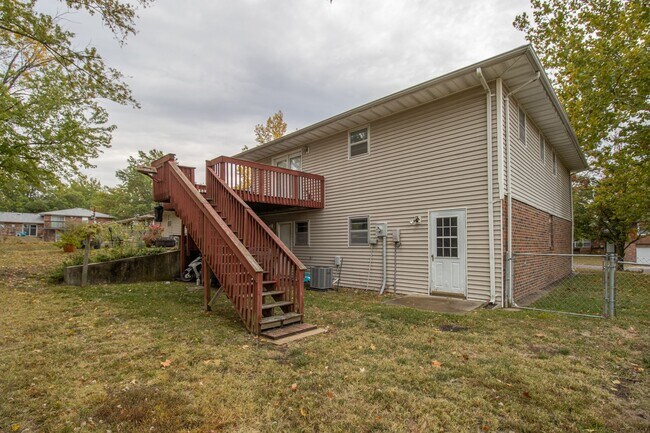 Building Photo - 613-615 Pear Tree Circle