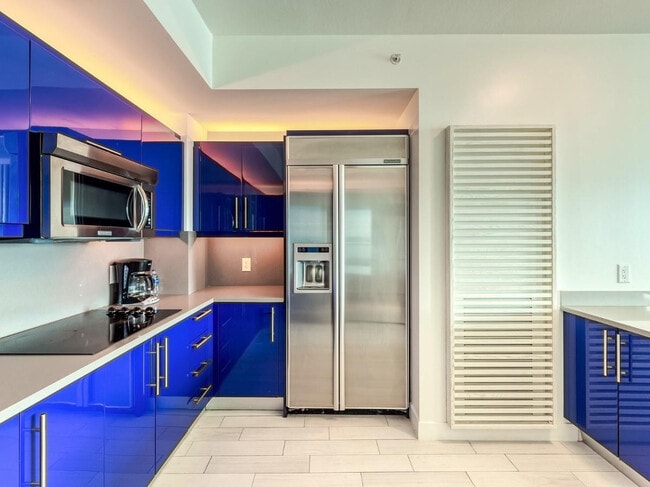 Building Photo - 3101 Bayshore Dr