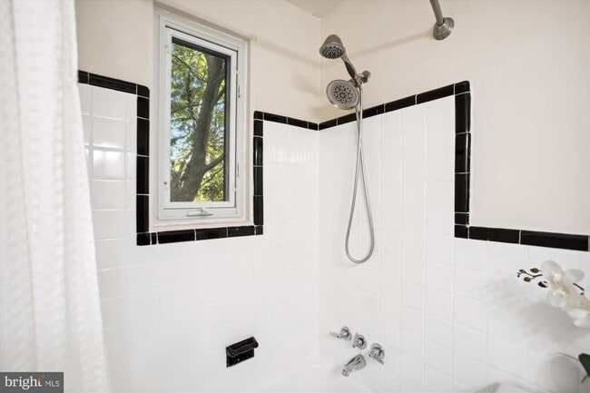 Building Photo - 127 Dale St