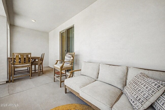 Building Photo - 2121 W Sonoran Desert Dr