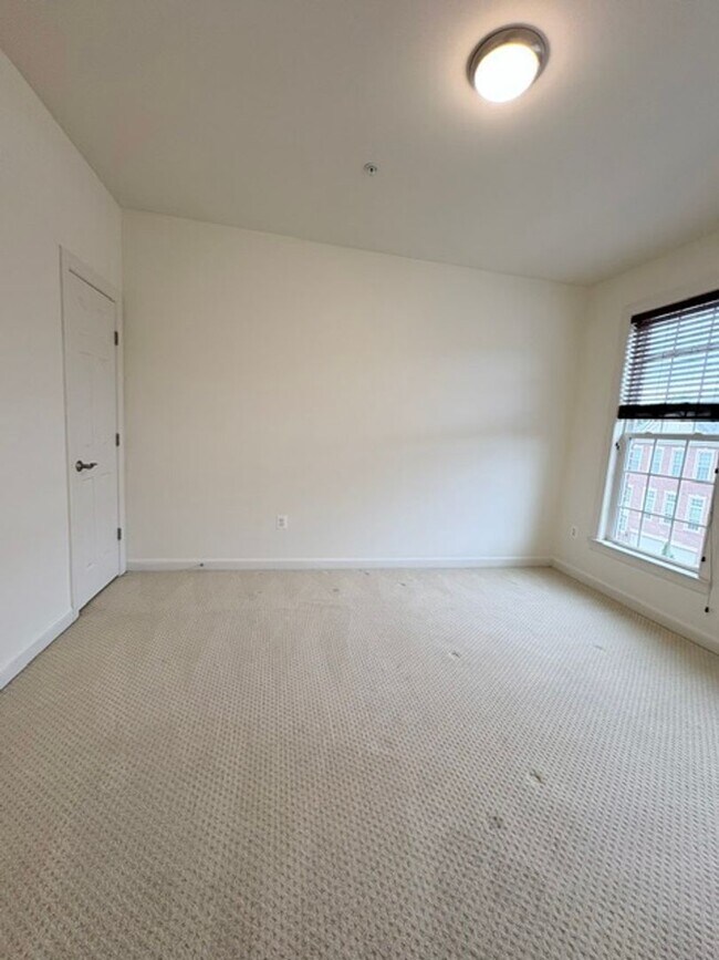Building Photo - 121 Autumn View Dr
