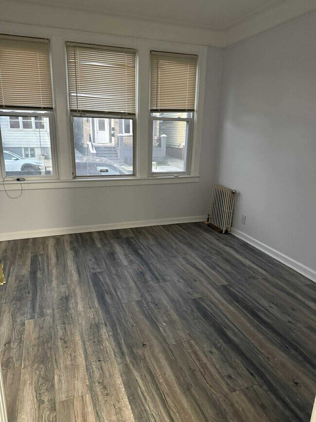 Building Photo - 225 McAdoo Ave