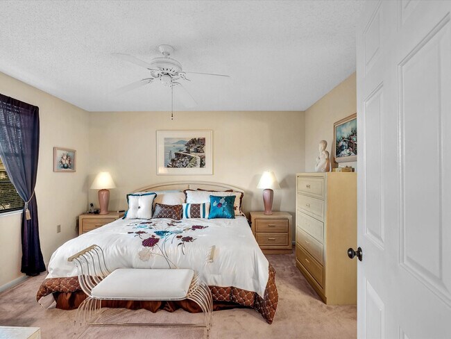 Building Photo - 6049 Balboa Cir