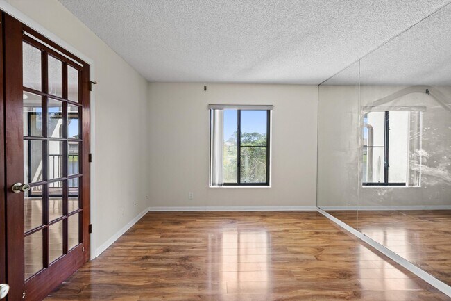 Building Photo - 2732 SW Matheson Ave