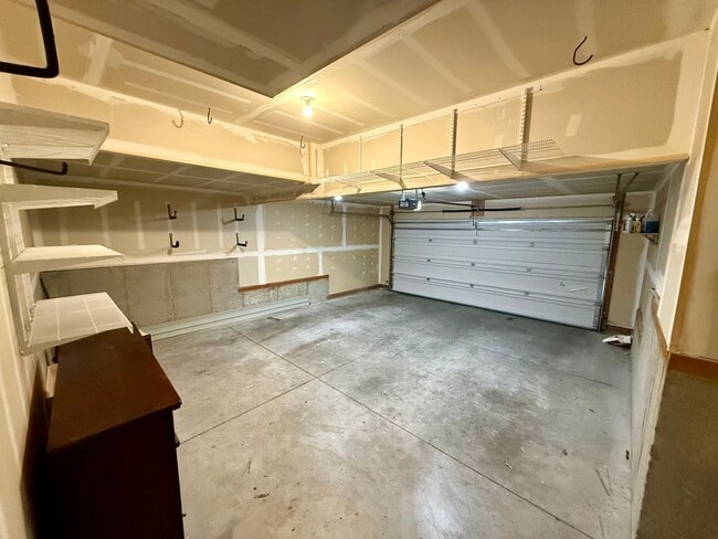 Building Photo - Stunning 3 Bed 2 Bath Eagle Ridge Home w/ ...