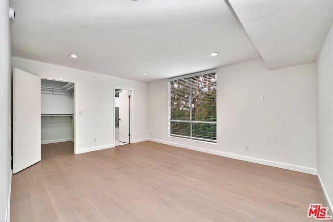 Building Photo - 843 4th St