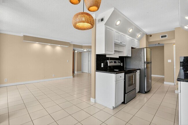 Building Photo - 1500 N Ocean Blvd