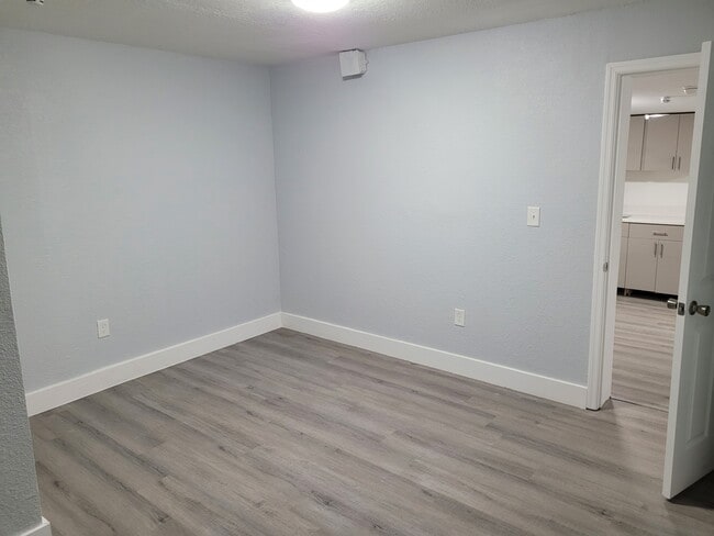 Building Photo - 815 S Bay Ave