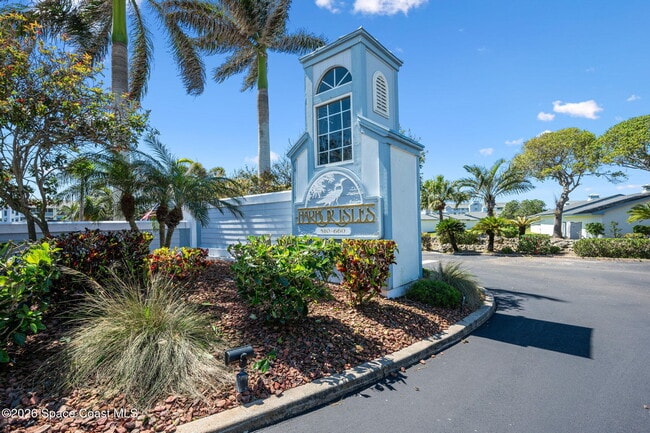 Building Photo - 630 S Brevard Ave