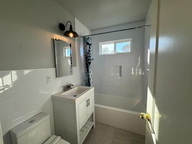 Building Photo - 1500 Solana Dr