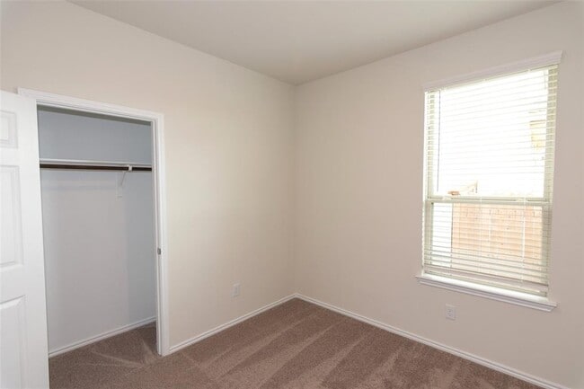 Building Photo - 229 The Duke Dr