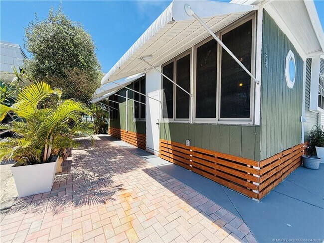 Building Photo - 10851 S Ocean Dr