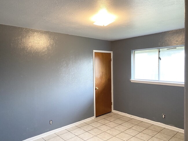 Building Photo - 1030 S 18th St