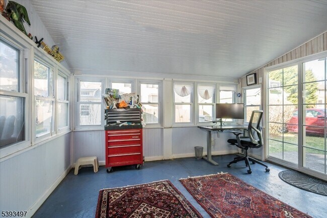 Building Photo - 203 Locust Dr