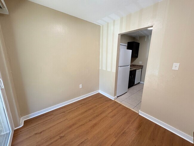 Building Photo - 1530 Live Oak Dr