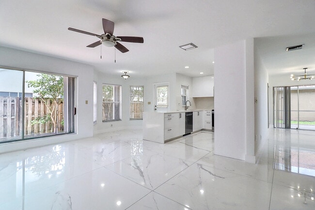 Building Photo - 9401 Aegean Dr
