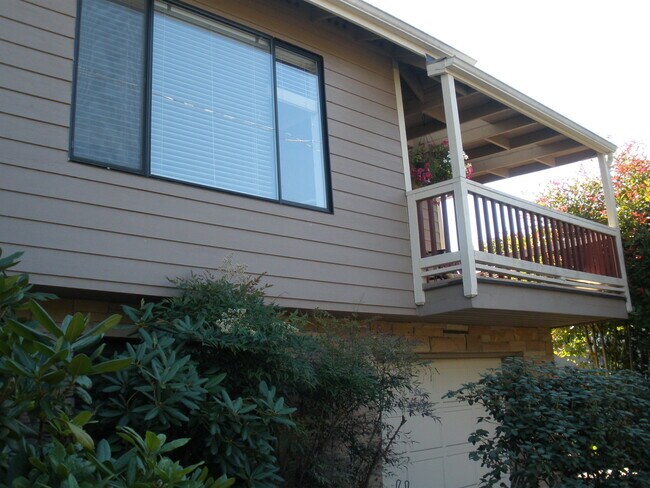 Building Photo - 3219 8th Ave W