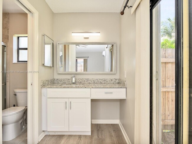 Building Photo - 16742 Royal Poinciana Dr