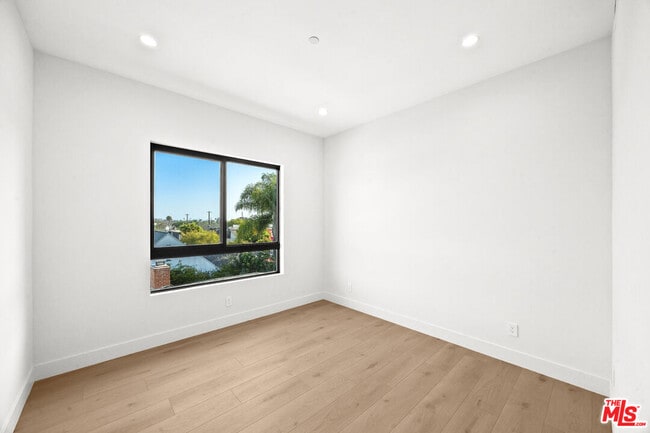 Building Photo - 8900 Sawyer St