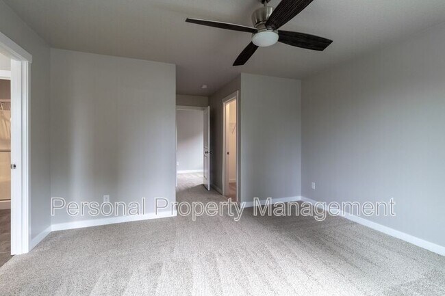 Building Photo - 5912 NE 47th St