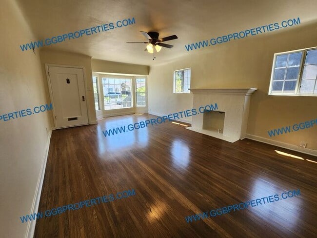 Building Photo - **Move In Special** Charming 3 Bedroom / 2...