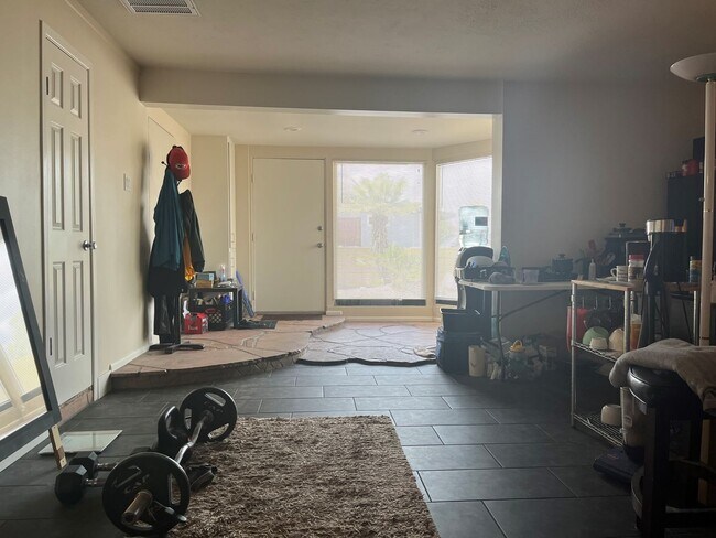 Building Photo - 1913 E El Parque Dr