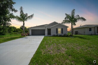 Building Photo - "Modern 3-Bedroom, 2-Bath in Charlotte Har...