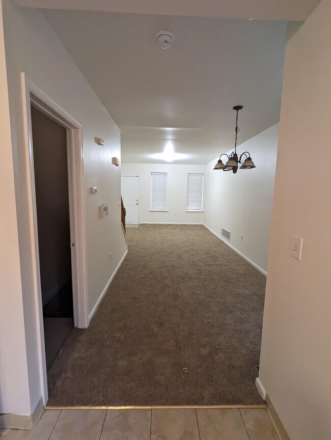 Building Photo - 1124 N Walnut St