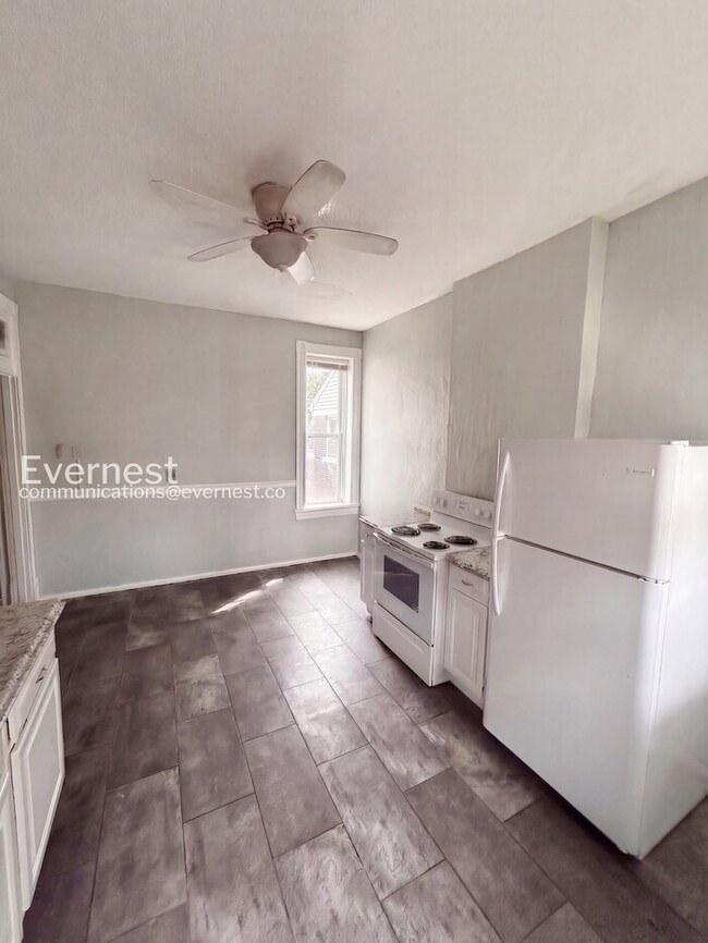 Building Photo - 2 Bed/1 Bath Unit 2F in St. Louis / Vouchers Accepted / Available Now!