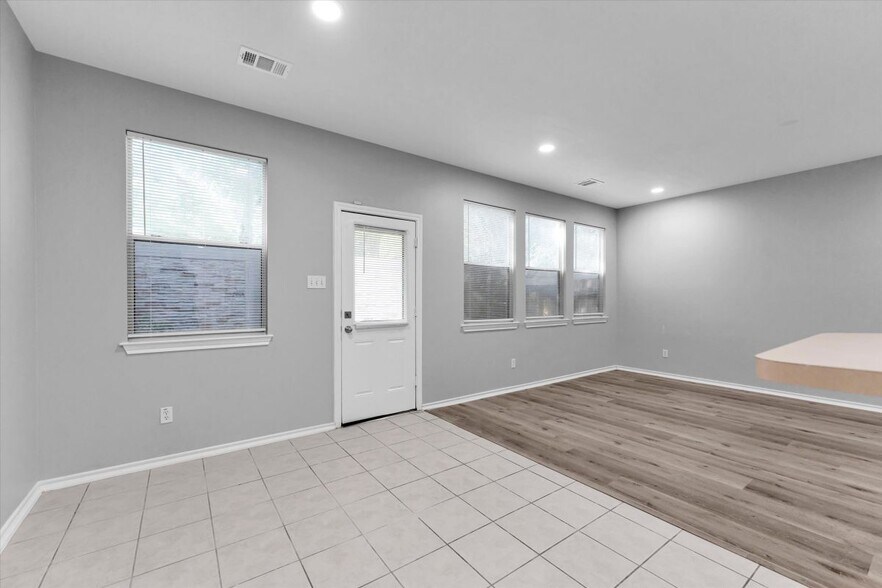 Building Photo - 16007 Sandy Path Ln