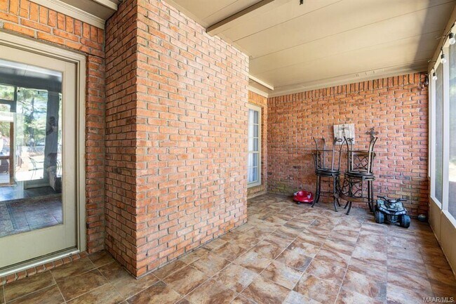 Building Photo - 566 New Bingham Dr