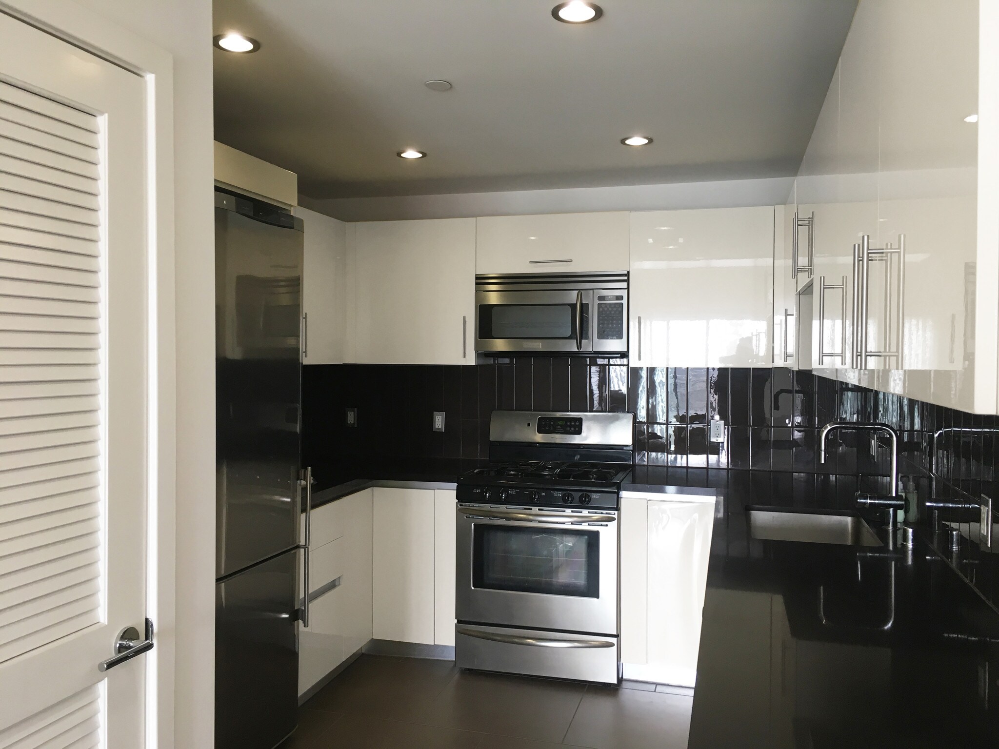 European Kitchen - 1700 SAWTELLE BLVD PH9