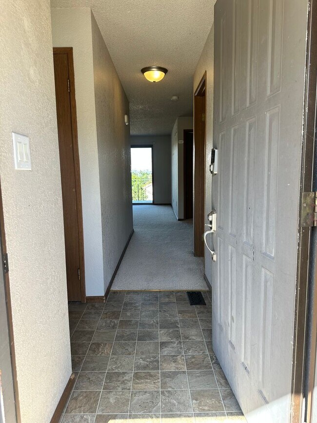 Building Photo - 1826 Rocklund Dr