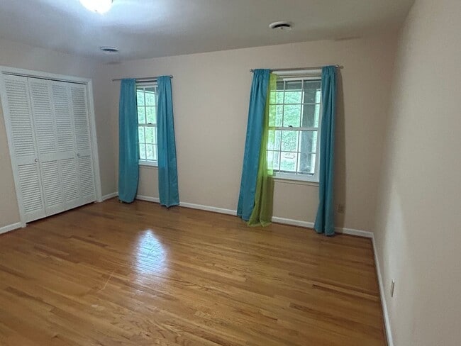 Building Photo - 5 Bed | 3.5 Bath House in Raleigh