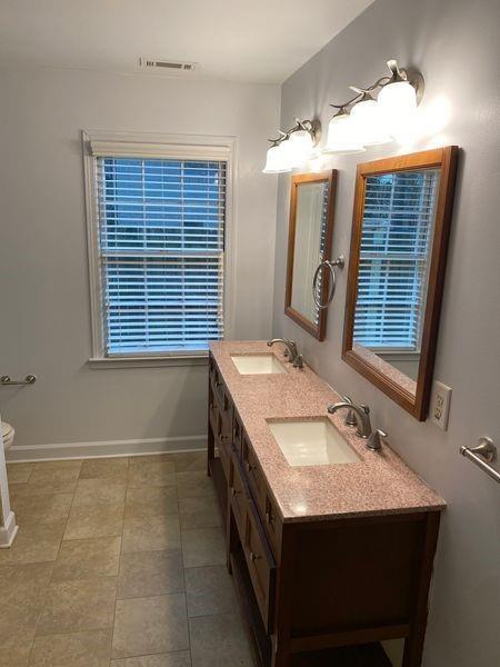 Building Photo - 1970 Wells Dr SW