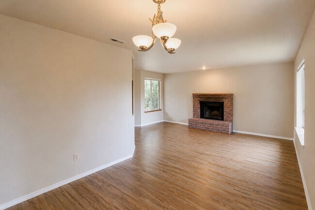 Building Photo - 1637 (TPO)