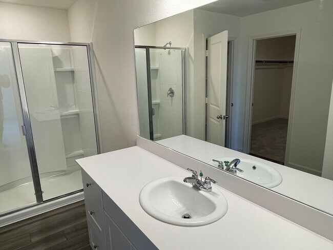 Building Photo - Welcome Home to Monticello Park!