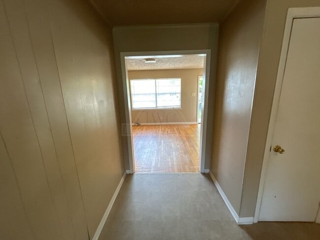 Building Photo - 1315 Jefferies, Killeen