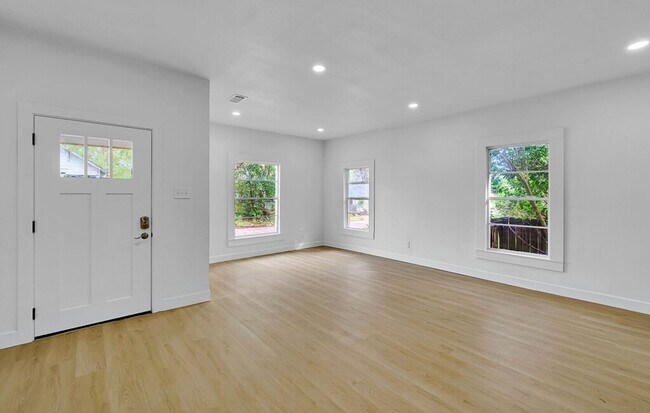 Building Photo - Newly Remodeled 4BD 2BA Home in Waco