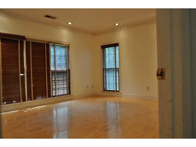 Building Photo - 2702 Bridgegate Cove NE