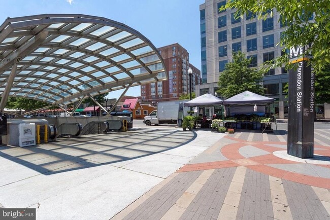 Building Photo - 1021 N Garfield St