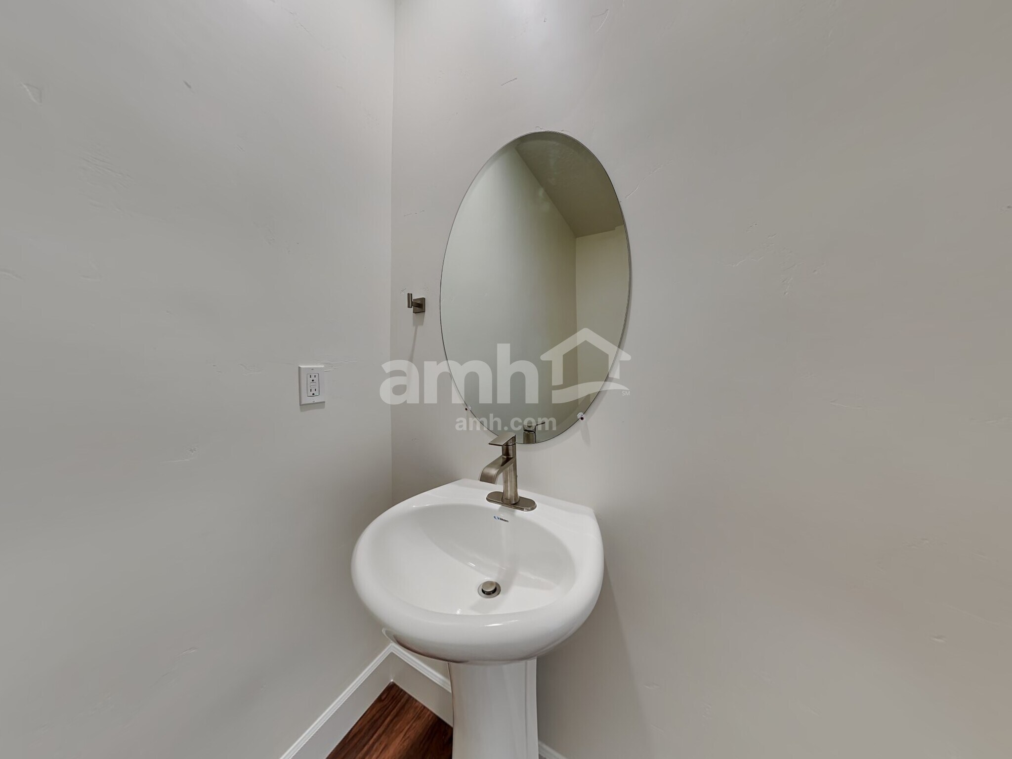 Building Photo - 259 N Dry Crk Rd