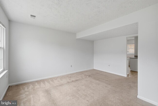 Building Photo - 8635 Reinecke Ct