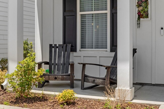 Building Photo - Fully Furnished Home in The Parks