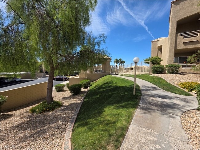 Building Photo - 2200 Highpointe Dr